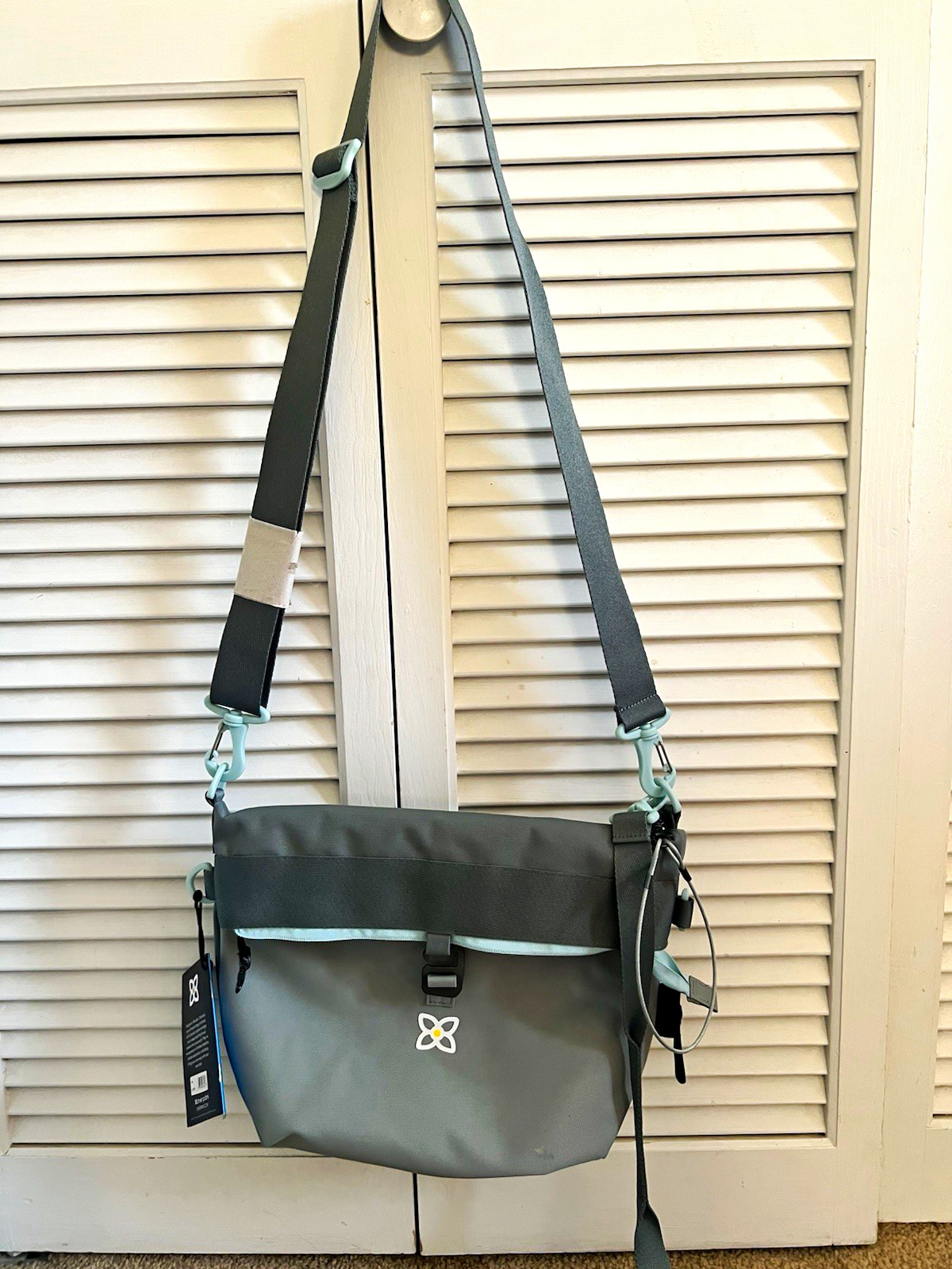 Sherpani Anti-Theft Crossbody Bag Gray Adjustable Strap Outer Pockets