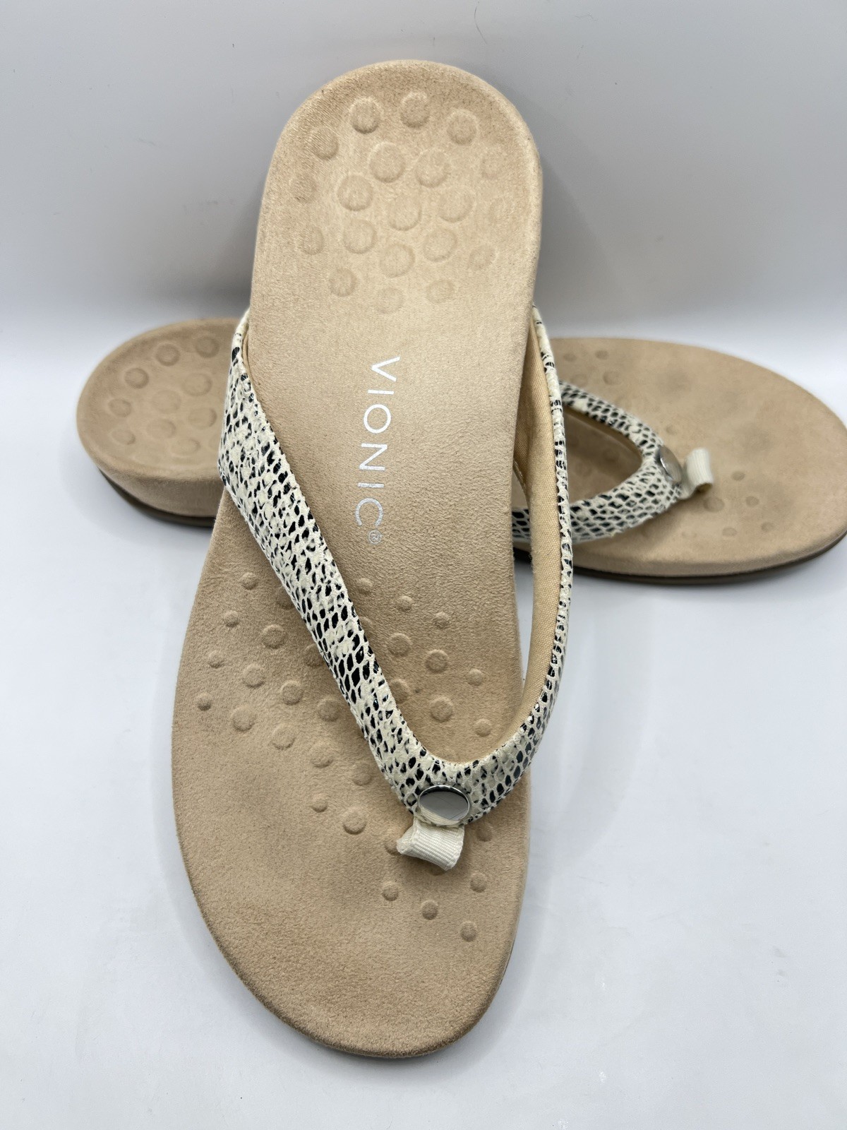 Vionic Sandals Womens 8 Flip Flops Thongs Davina Faux Beige Snakeskin Comfort