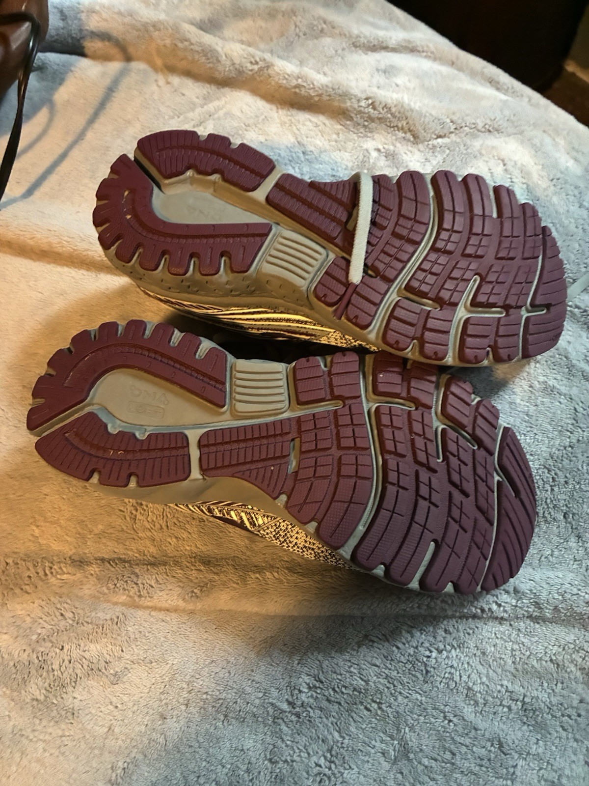 Brooks Adrenaline Gray/Purple/White Low Top Lace-Up Running Sneaker Rubber