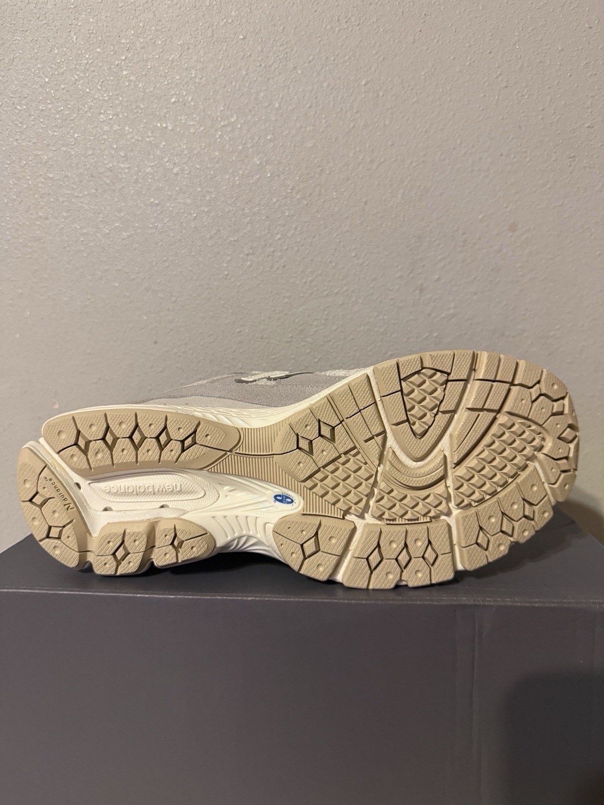 (M2002RSB) NIB New Balance 2002R grey/beige sz 8.5 Mens $145