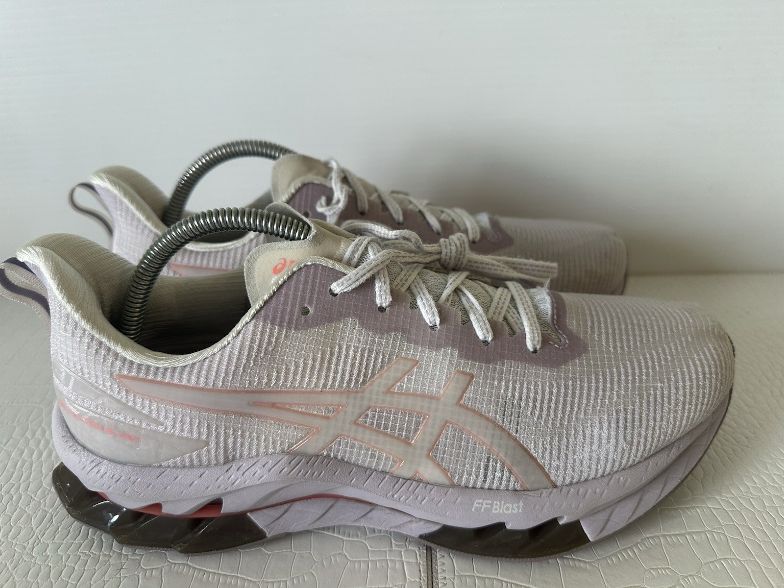 Women’s Size 11 ASICS Gel-Kinsei Blast Le 2 Running Shoes