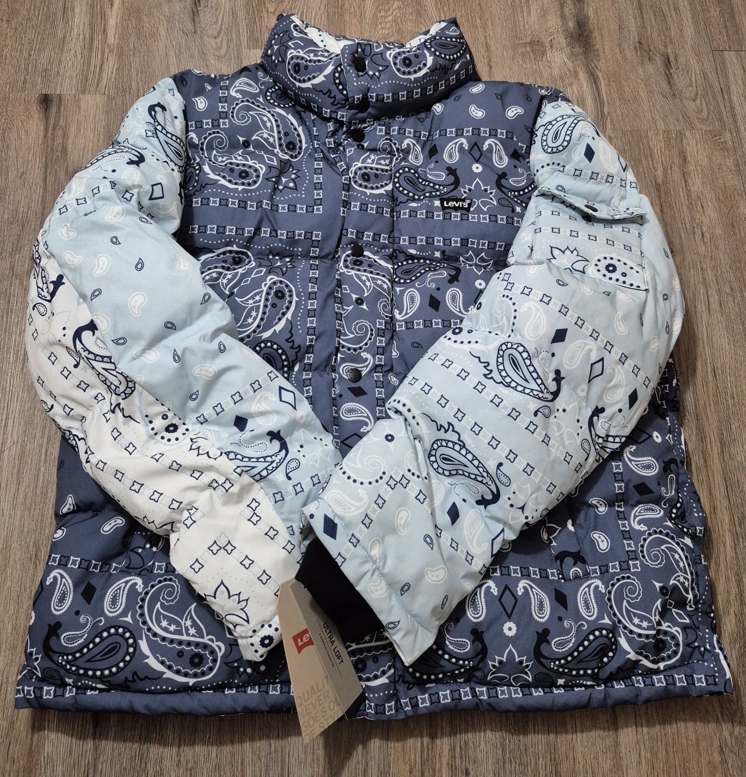 SIZE LARGE – NEW LEVI’S Water Resistant Puffer Jacket Blue Bandana Combo Paisley