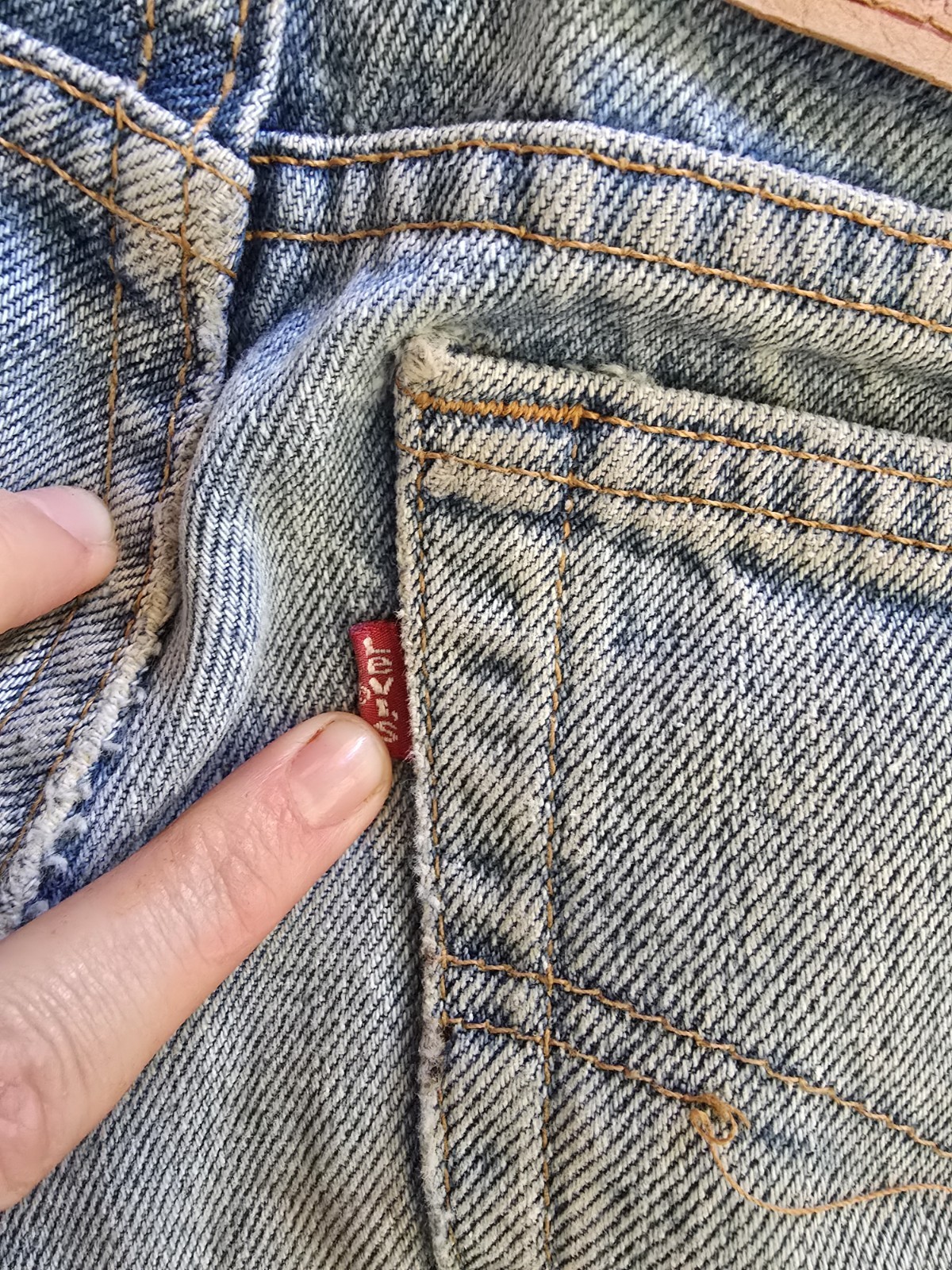 VTG Levi’s 550 Jeans 33×32 Relaxed Fit Tapered Leg Light Wash USA Red Tab 90s