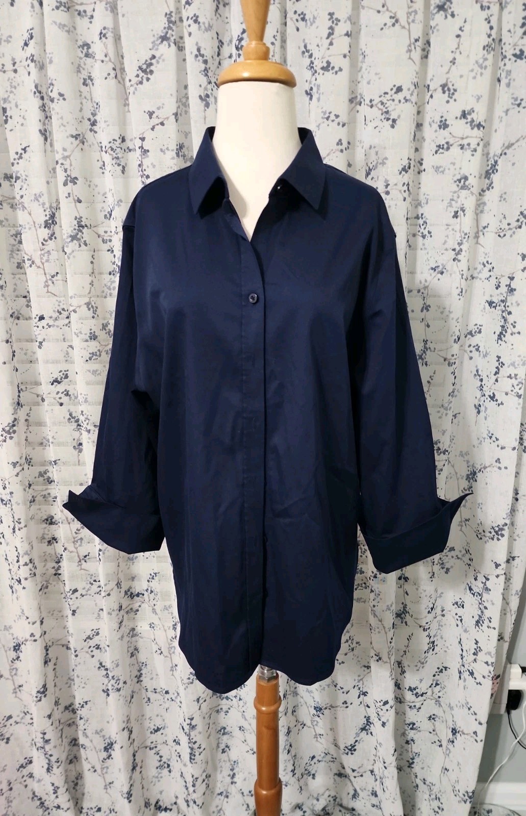 Chicos 3 No Iron Button Up Shirt Navy Blue Chic Stretch Flip Cuff Collared