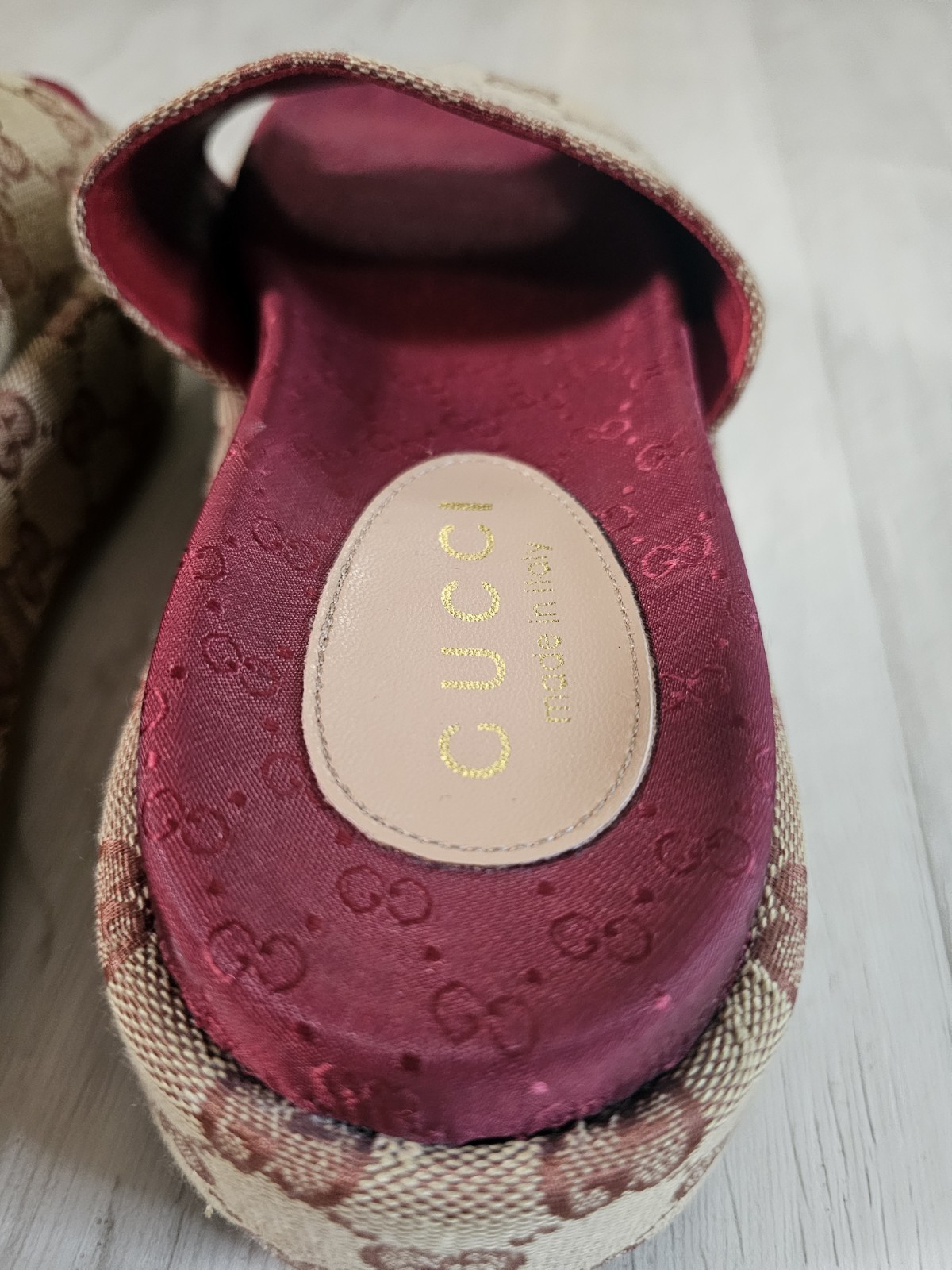 Gucci Angelina Burgundy GG Monogram Logo Platform Slide Sandal EU 37 US 7