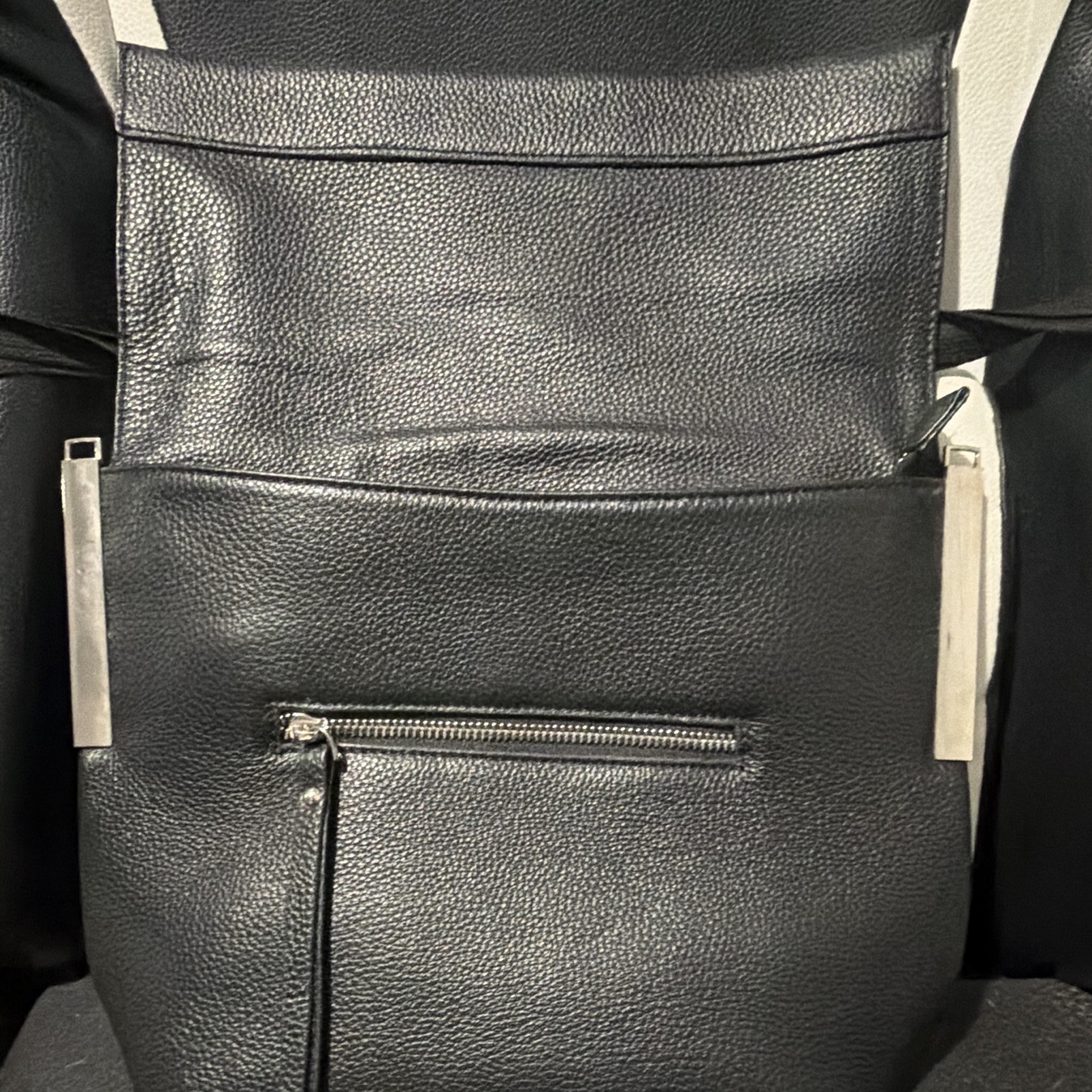 Danier Black Pebbled Shoulder Bag Zip Closure Silver Hardware Lined Pockets