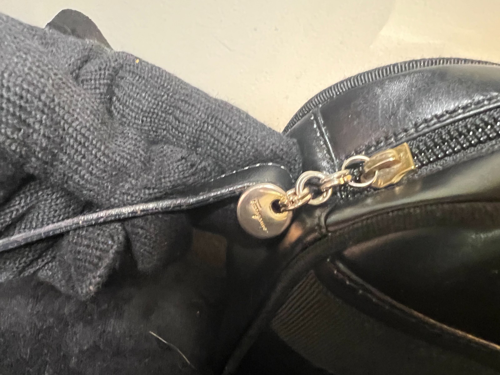 Authentic Ferragamo Vara Bow Crossbody Bag Black Leather Made Italy