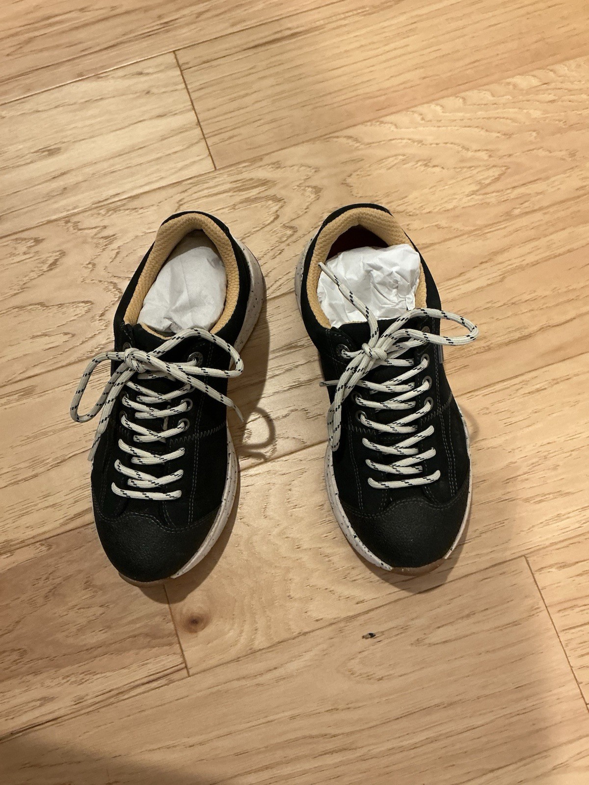 Taos Shasta Women’s Lace-Up Sneakers Black Nubuck Waterproof Size 8