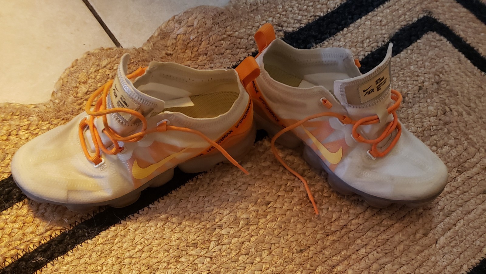 Nike Air VaporMax 2019 White Orange Peel Sz 7-1/2 (AR6632-102)