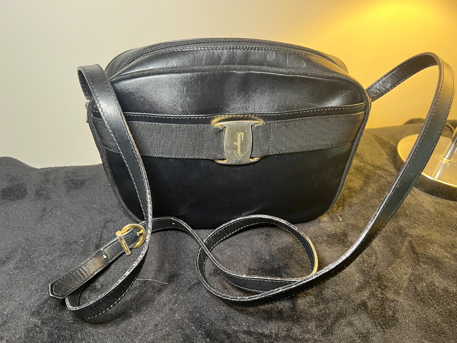 Authentic Ferragamo Vara Bow Crossbody Bag Black Leather Made Italy