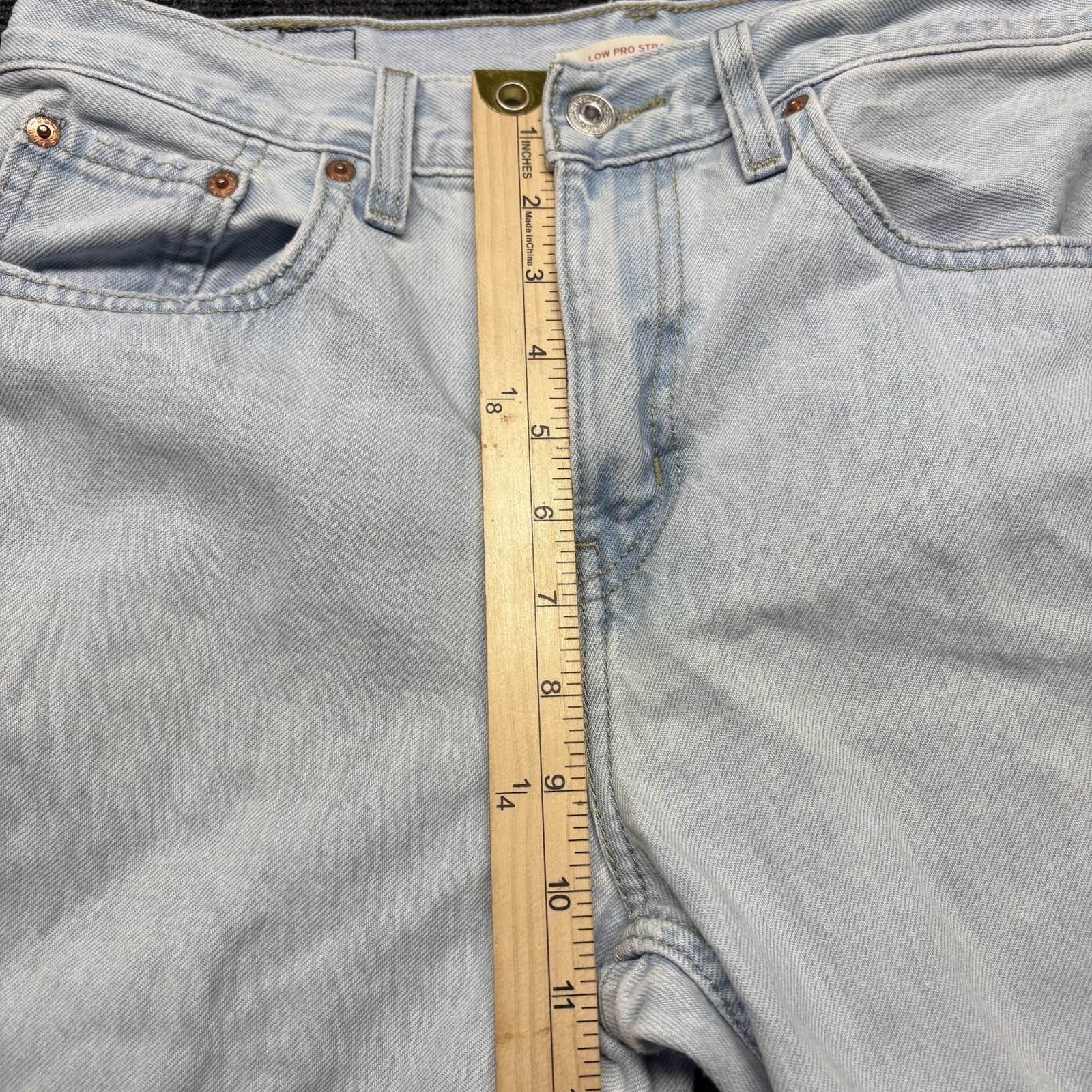 Levi’s Low Pro Straight Jeans Womens Size 27 Light Wash Distressed Ripped Knees