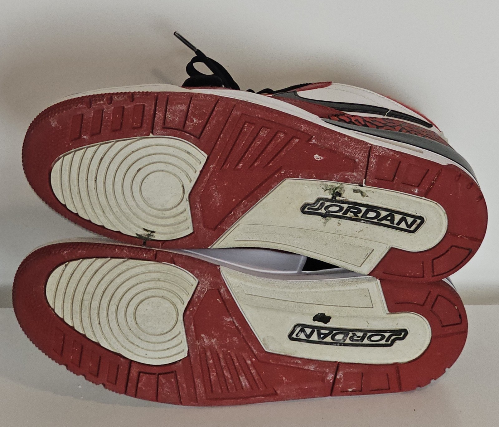 Size 10 – Air Jordan Legacy 312 Low Chicago Red Good Condition