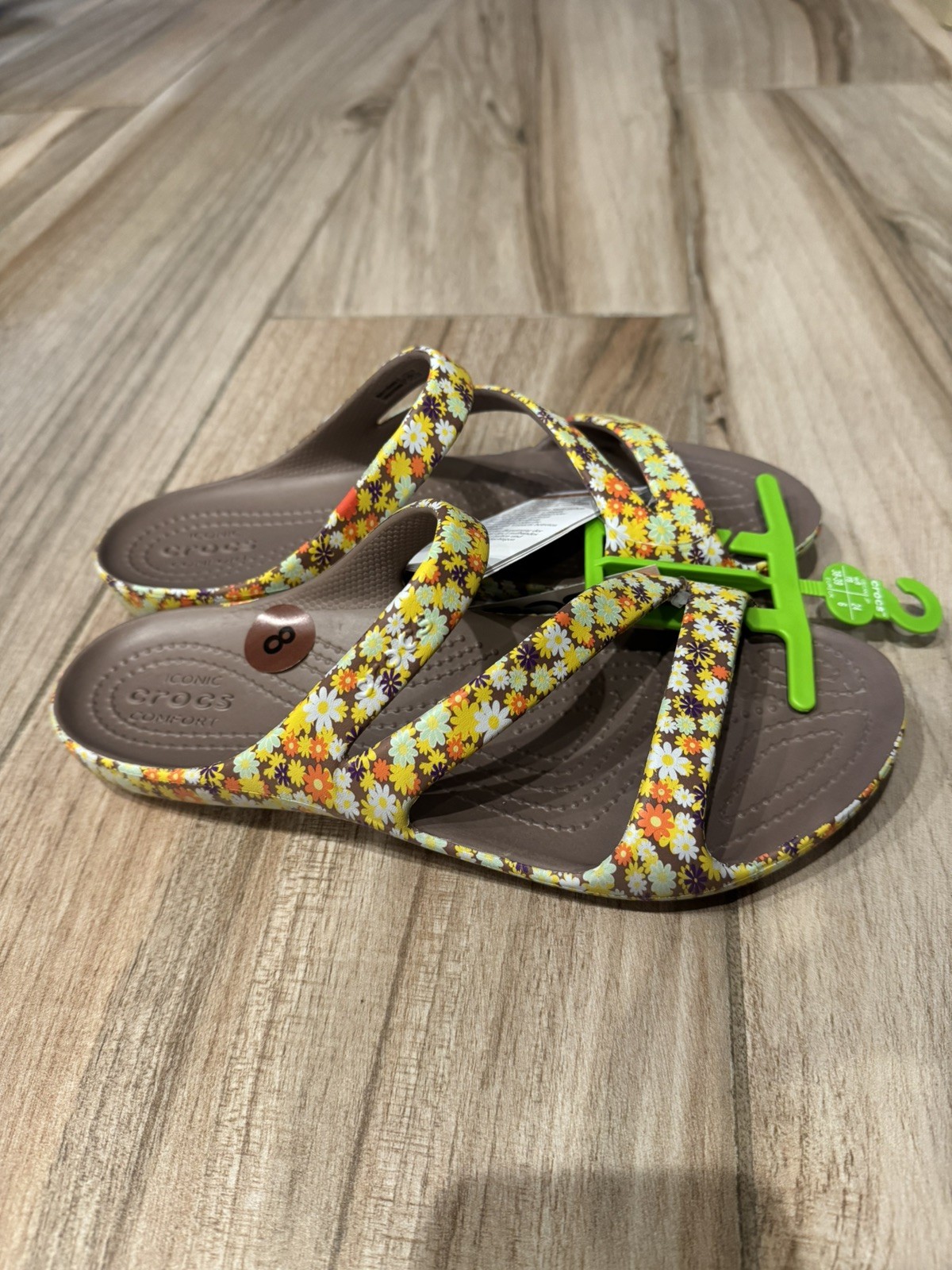 WOMEN’S CROCS KADEE II TRUFFLE/RETRO FLORAL Z STRAP WATER FRIENDLY SANDALS 8 NWT