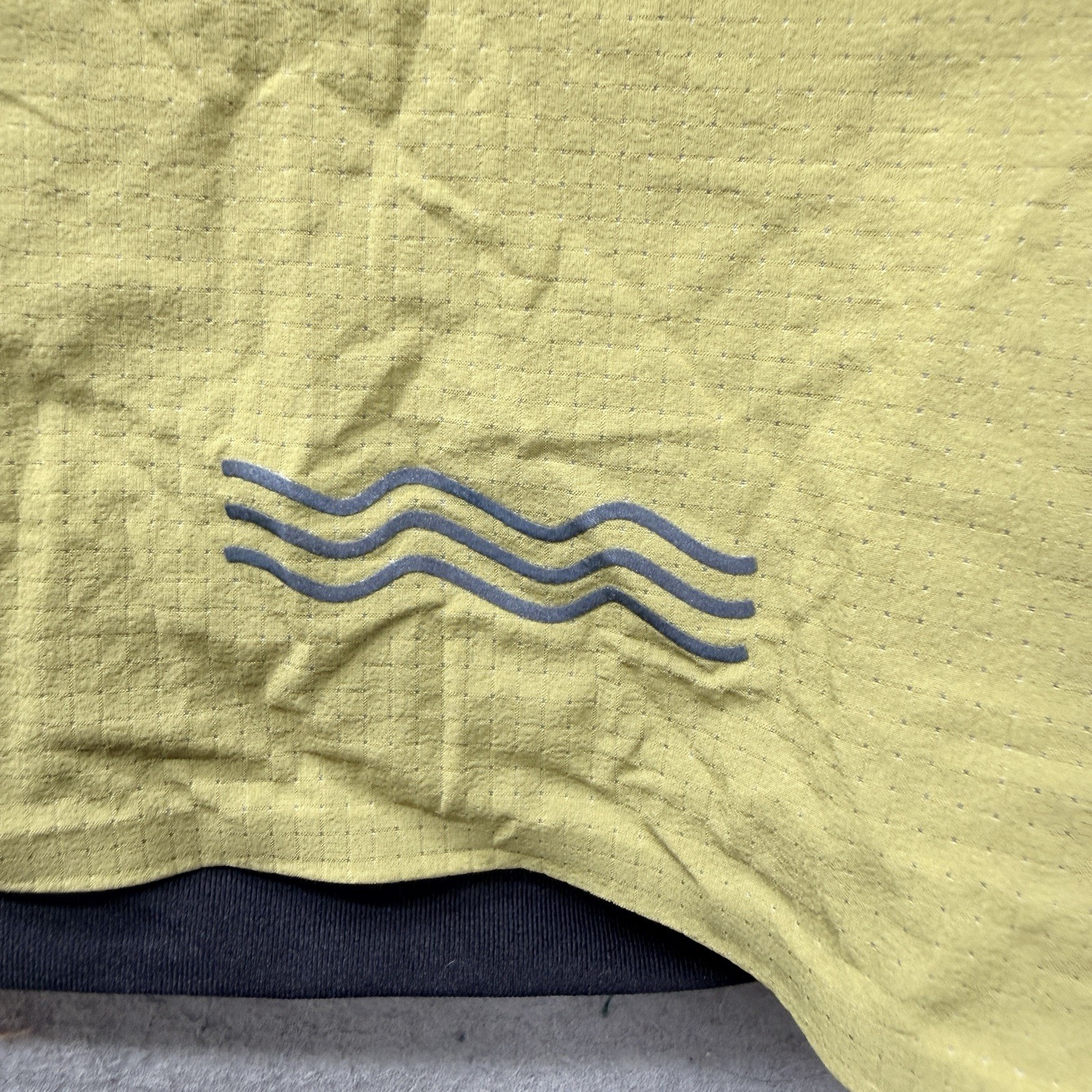 Janji Men’s AFO Vent Multi Athletic Pull On Shorts 6” Mustard Yellow Size L