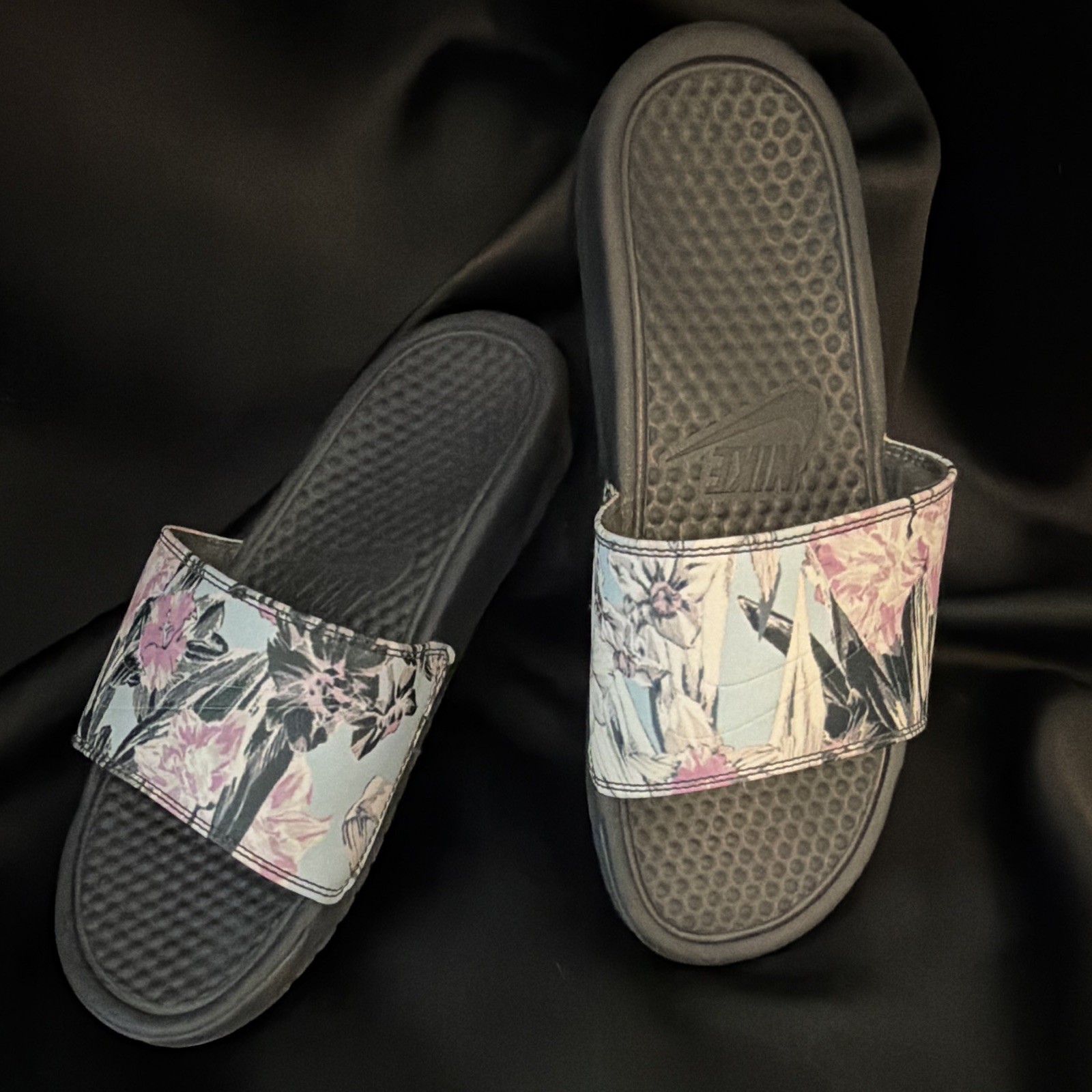 Nike Women’s Victori One Print Sport Slides Size 7-8 Pink/Blue Floral Sandals