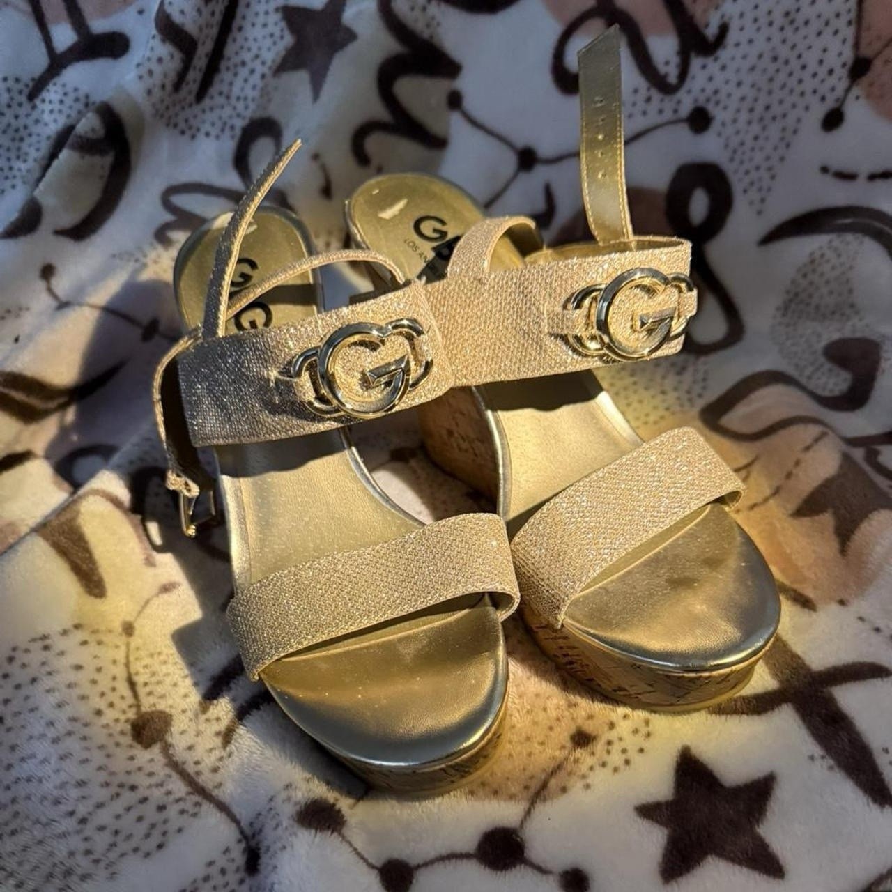 GBG Los Angeles Women’s Gold Leather Wedge Sandals Ankle Strap Logo Buckle 8.5