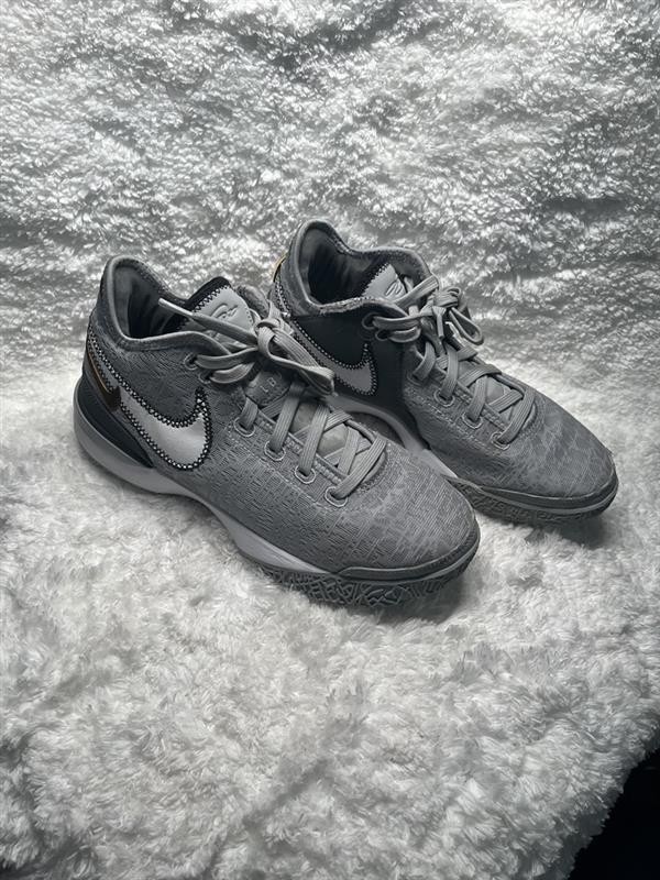 Size 6.5 – Nike Zoom LeBron Gray