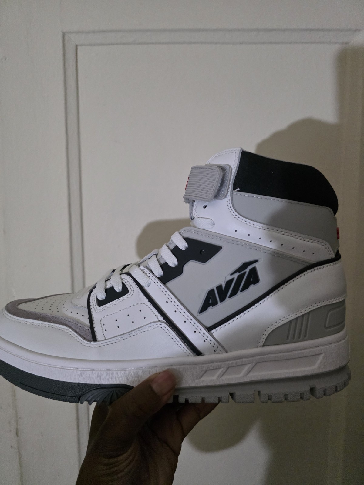 Avia 880 Basketball High Top Sneakers White Black Gray Lace Hook Loop size 11.5
