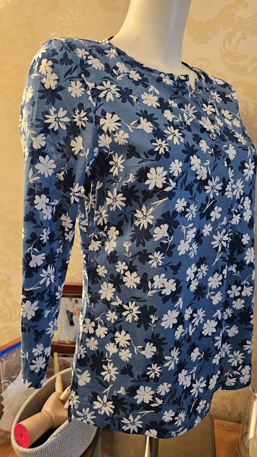 ●SEASALT OF CORNWALL●BLUE & WHITE FLORAL “WATERCOLOUR SKETCH TOP”SIZE UK 8