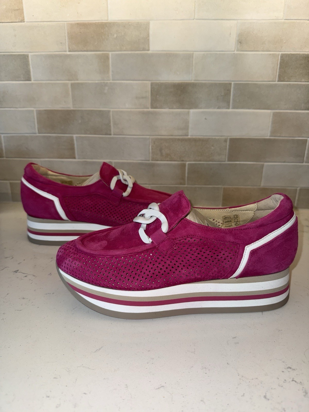 Softwaves Cadie Fuchsia Pink Chain Suede Slip On Platform Shoes EU 40 US 9-9.5.
