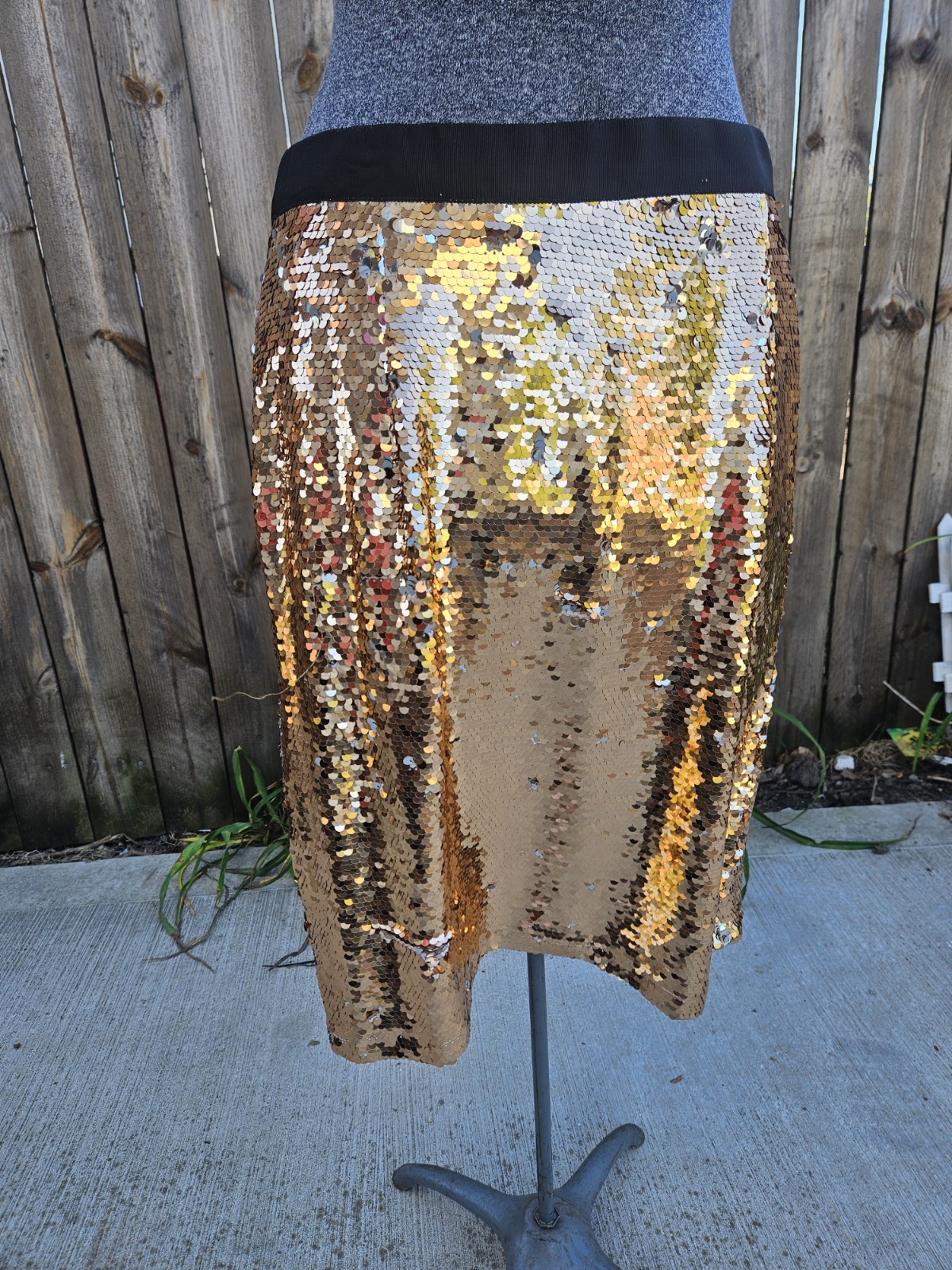 Jolie Moi Sequin Skirt Size L Rose Gold