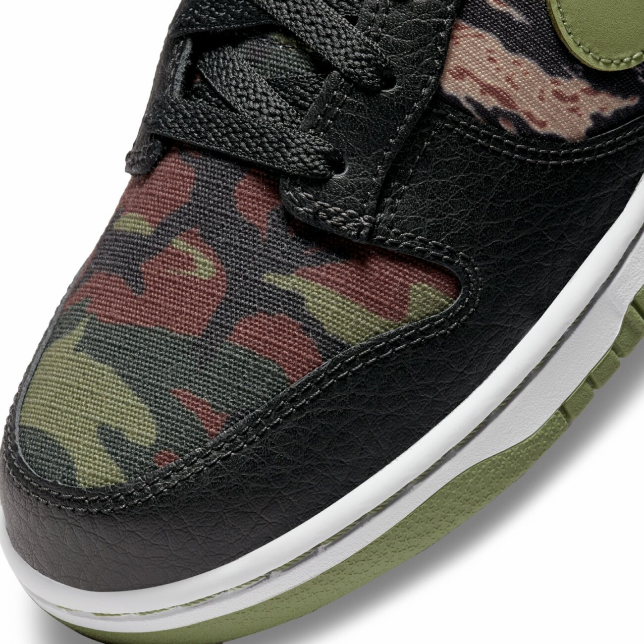 Nike Dunk Low SE “Crazy Camo” Black/Oil Green-White DH0957-001 Size 7-11 NEW