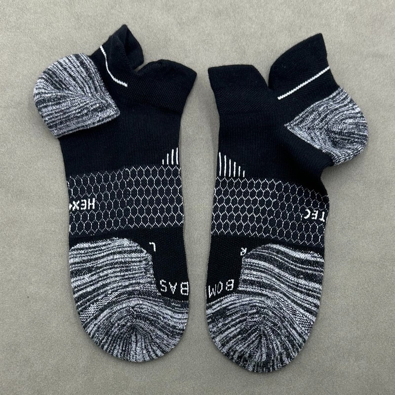 BOMBAS 4 Pairs Men’s Performance Ankle Socks athletic Run Size Large 4 Color Mix