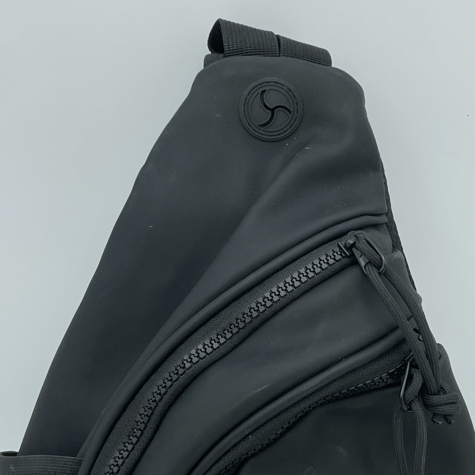 DUCHAMP Sling Backpack Crossbody Bag Black Water Resistant Zippered 13.5in