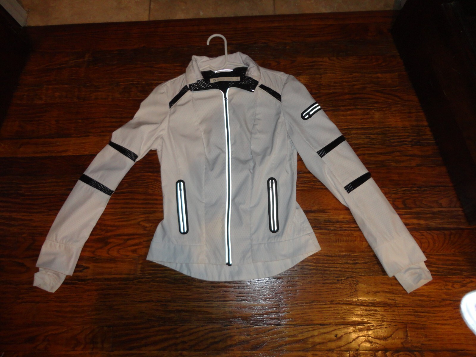 White Blanc NOIR Full Zip Jacket Womens S Very Nice – no holes – Very Good Cond