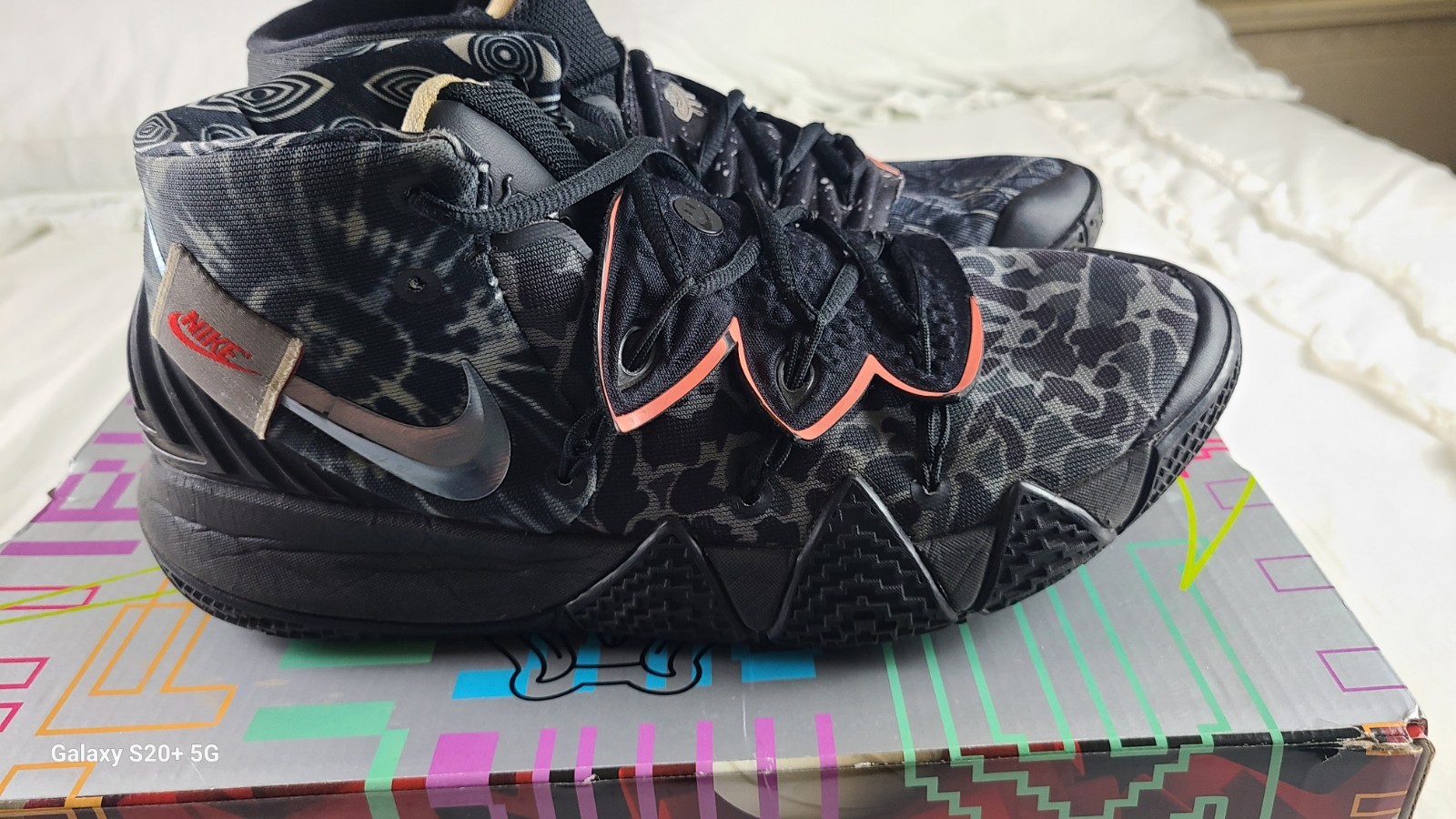 Kybrid S2 Nike Black-Atomic Pink Size 9