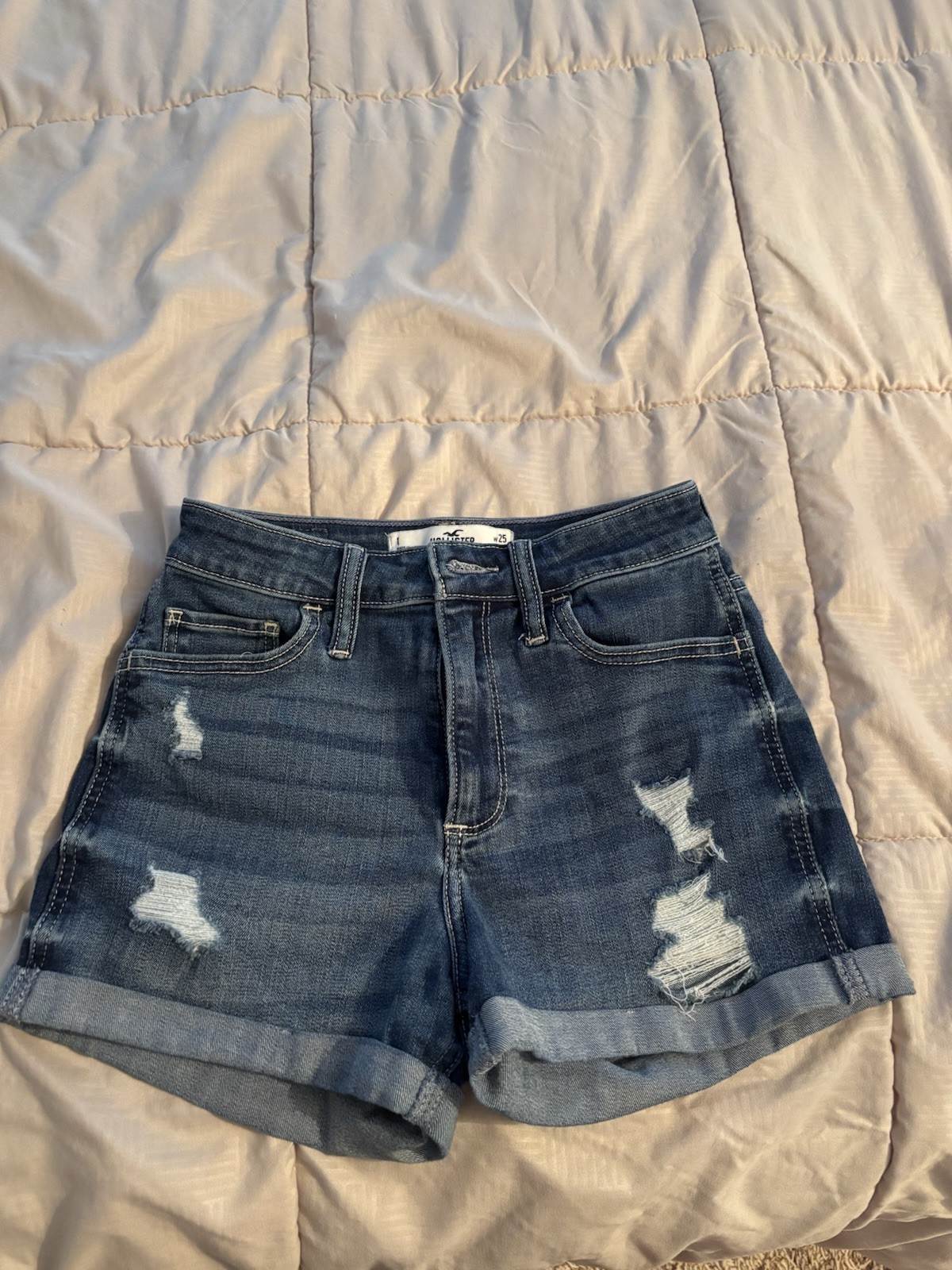 Hollister High-Rise Mom Denim Shorts Blue Medium Wash W25 Cuffed Pockets
