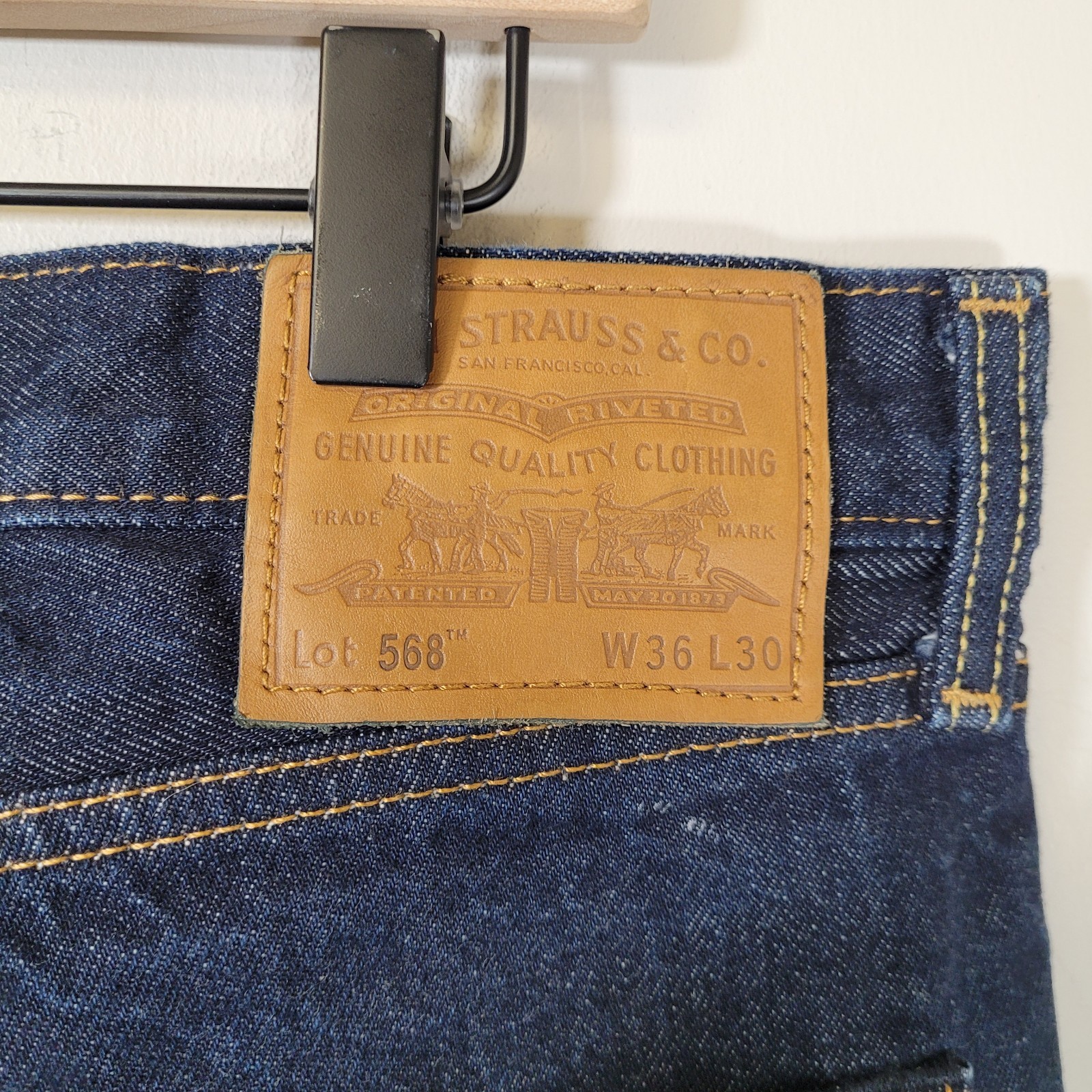 Levis 568 Loose Straight Jeans Mens 36×30 Medium Wash Blue Denim Pants EUC Baggy