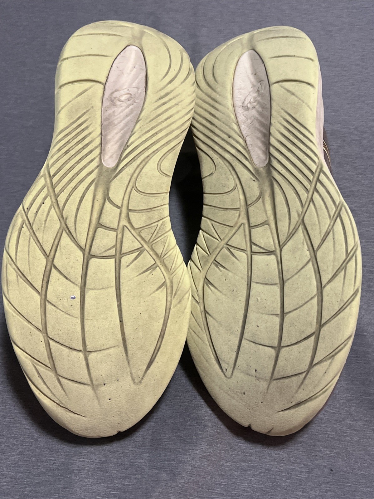 Asics Gel Cumulus 27 Men’s Running Shoes US10 Free Shipping