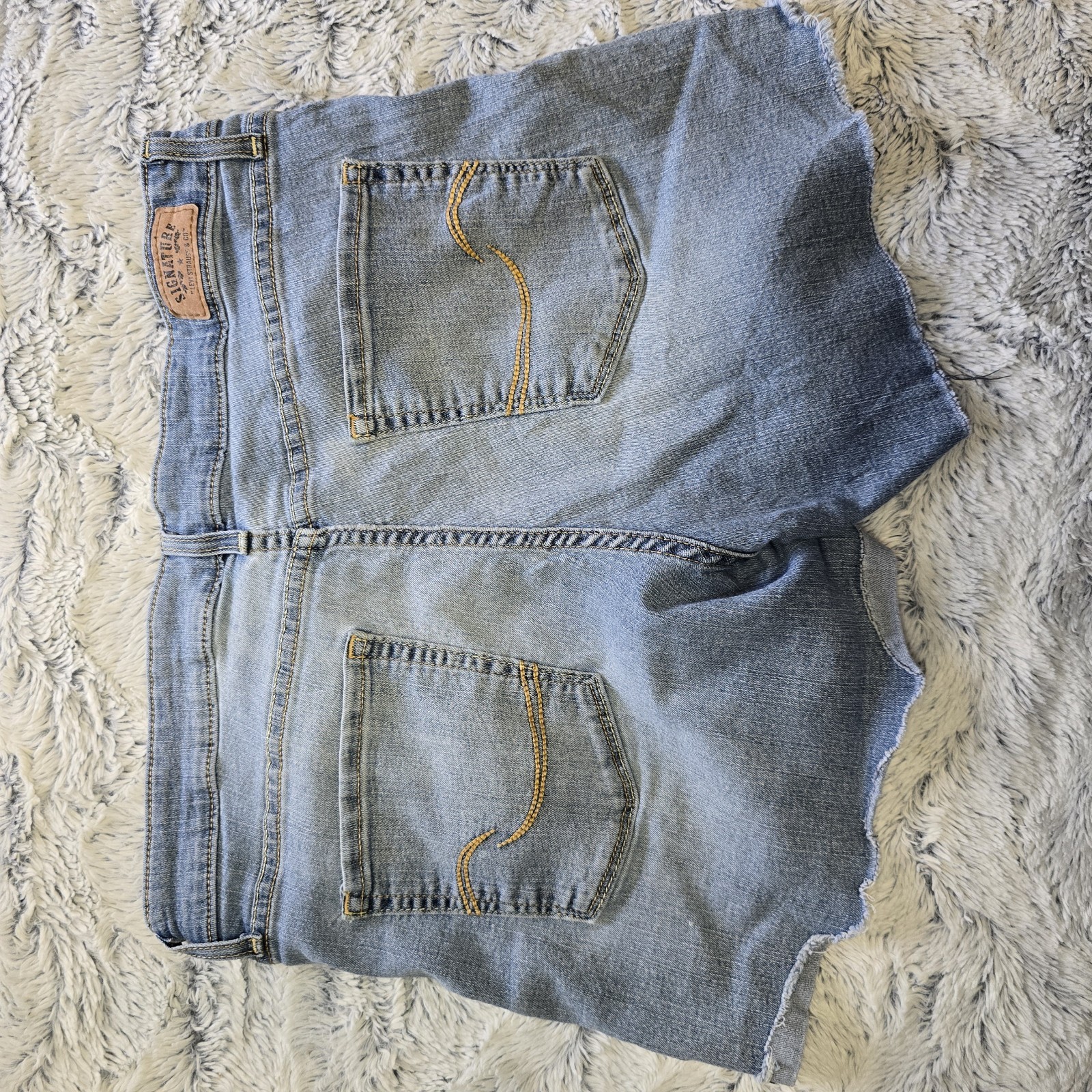 Signature by Levi Strauss Women’s Modern Cut Off Light Wash Shorts 14 32″ 4″