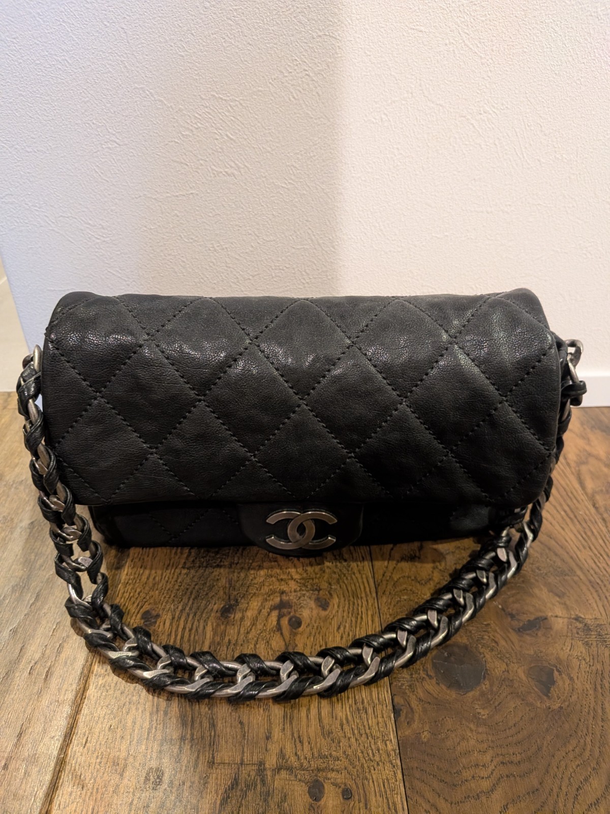 Chanel luxury ligne matelasse shoulder bag