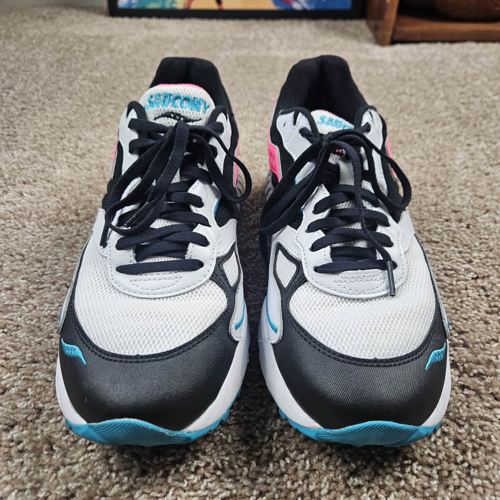 Saucony 3D Grid Hurricane Men’s US 10.5 / Euro 44.5 White+Black+Pink EUC no box