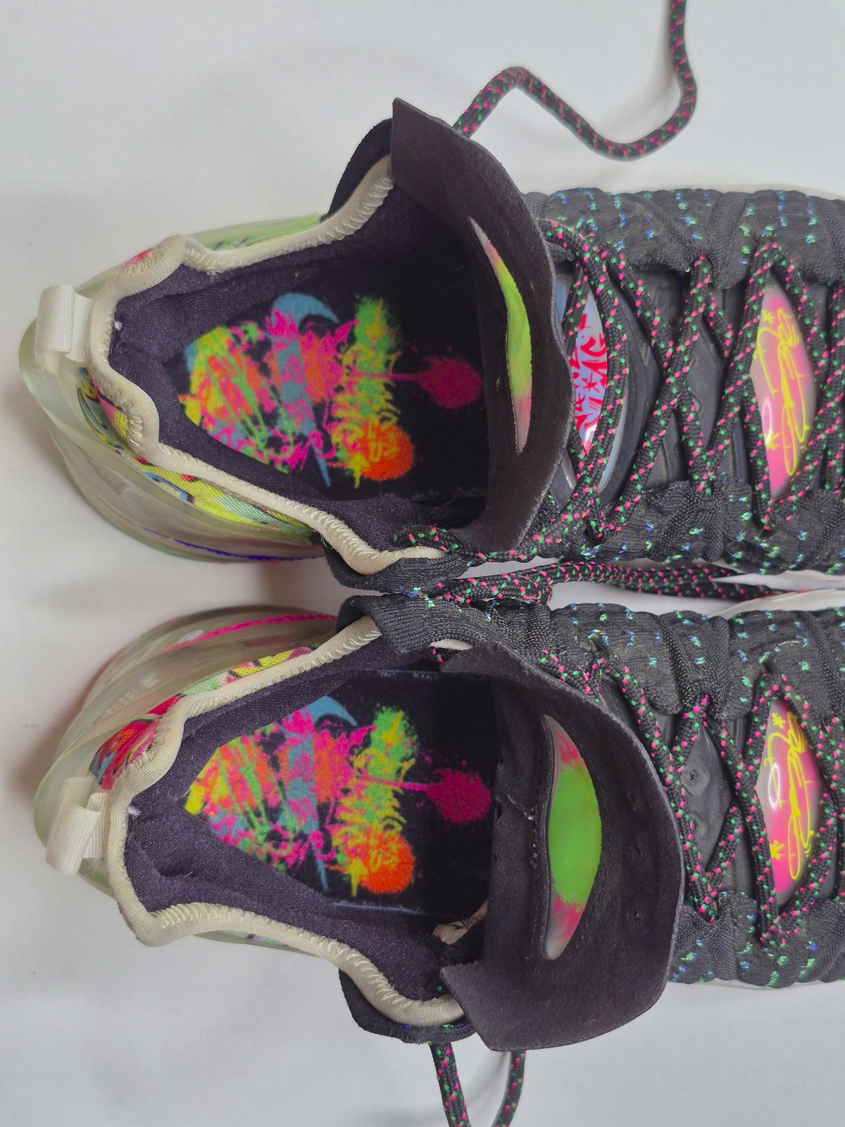 Nike Sneakers Men’s 8.5 LeBron 18 James Gang Multicolor Basketball Shoes