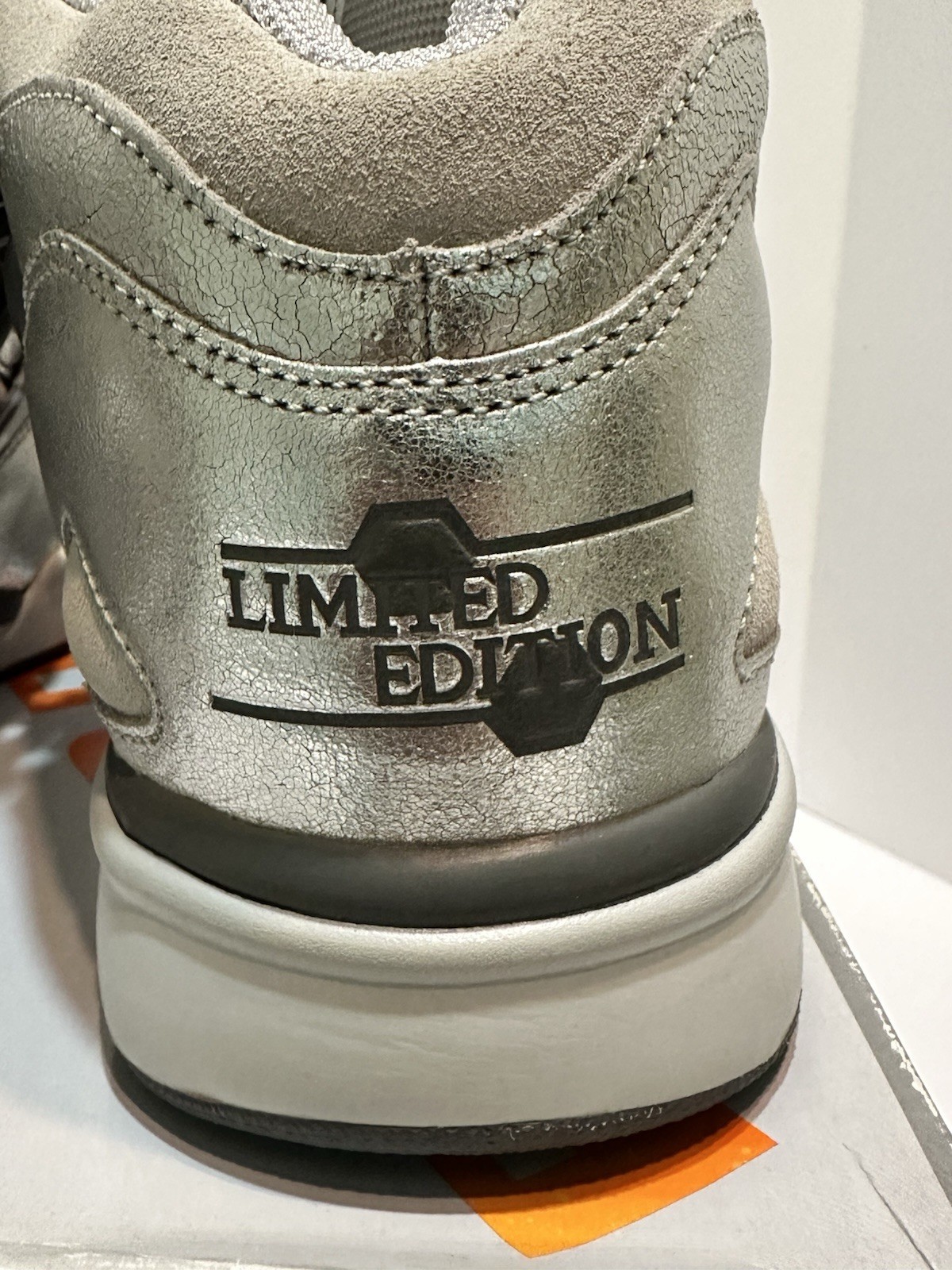 Reebok Pump Omni Lite Metallic Silver (4-175014) Reebok Pump Sneakers Size 9