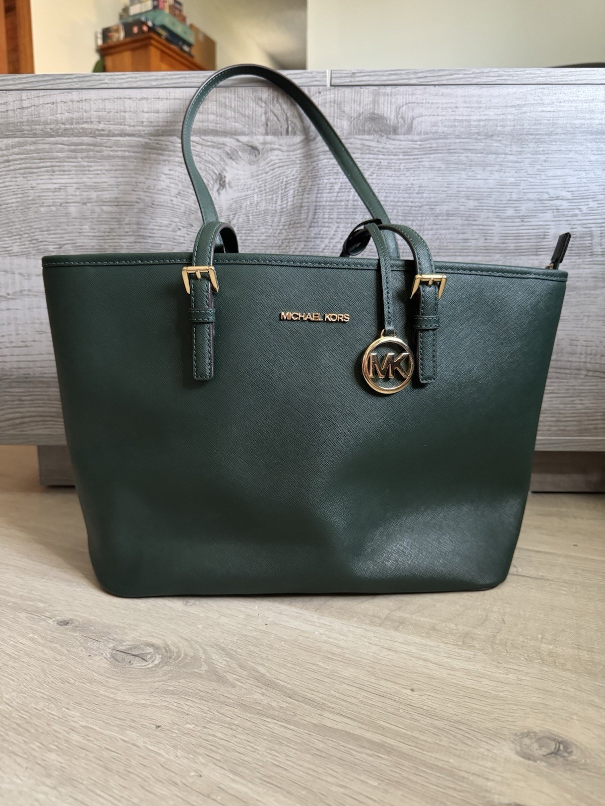 Michael Kors Women’s Jet Set Medium Saffiano Leather Top-Zip Tote Bag