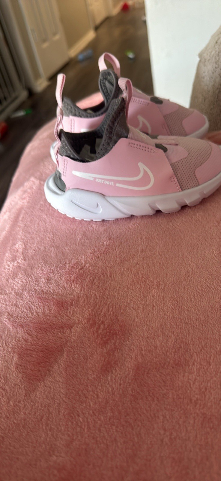 Nike Unisex Kids Size 7 Pink/Gray/White Slip-On Low Top Sneakers