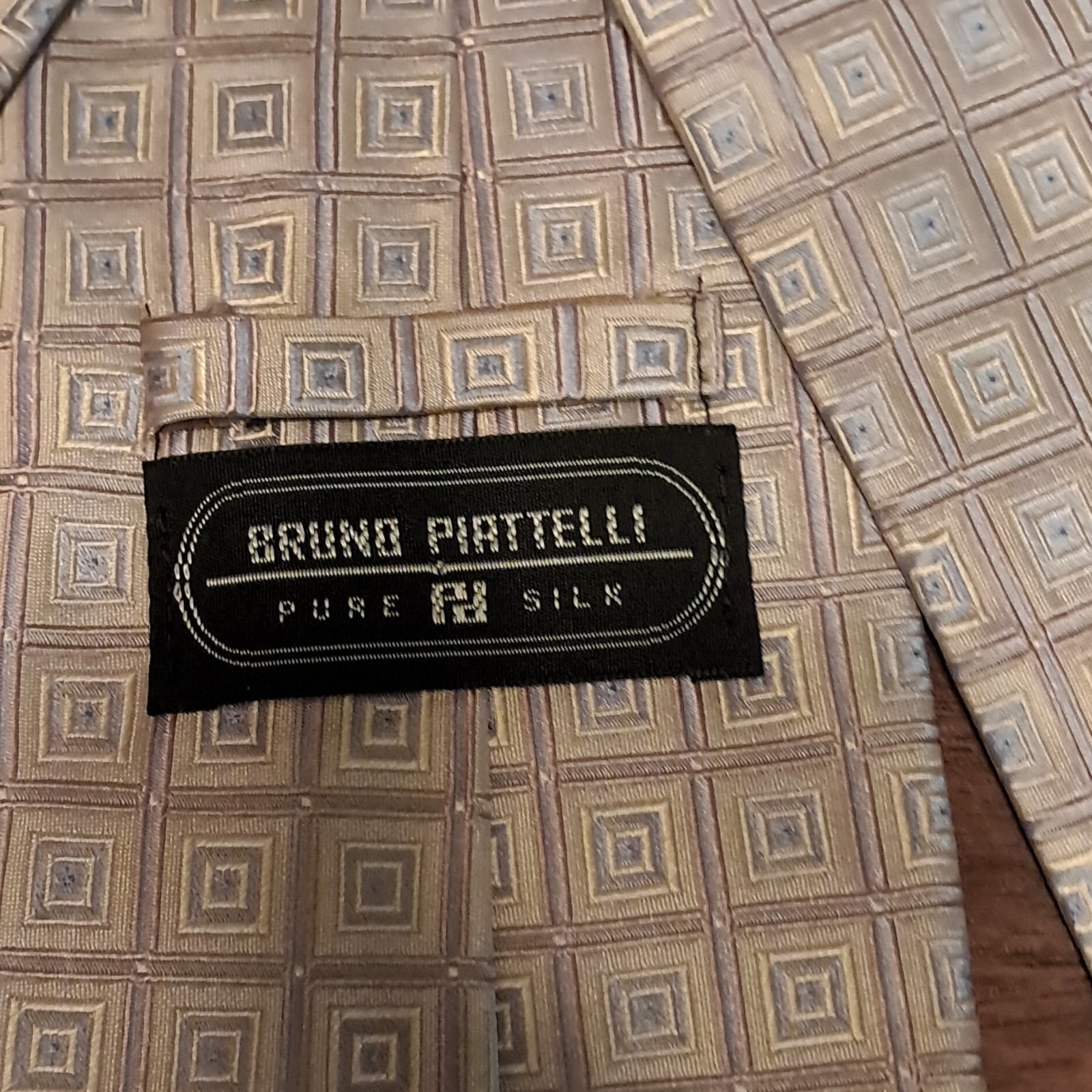 Bruno Piattelli 100% Silk Men’s Designer Tie Beige/Blue Geometric Pattern