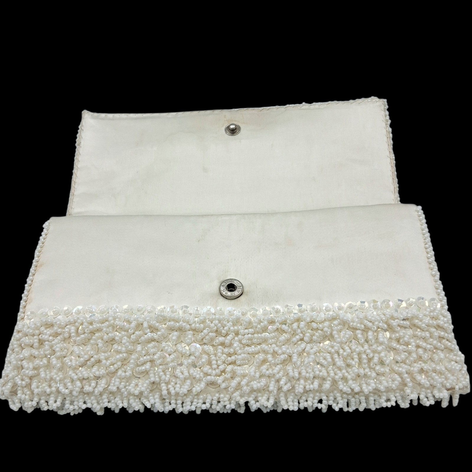 Vtg Bradlees Hong Kong White Beaded Clutch 8×5 Satin Lined Seed Beads VGC