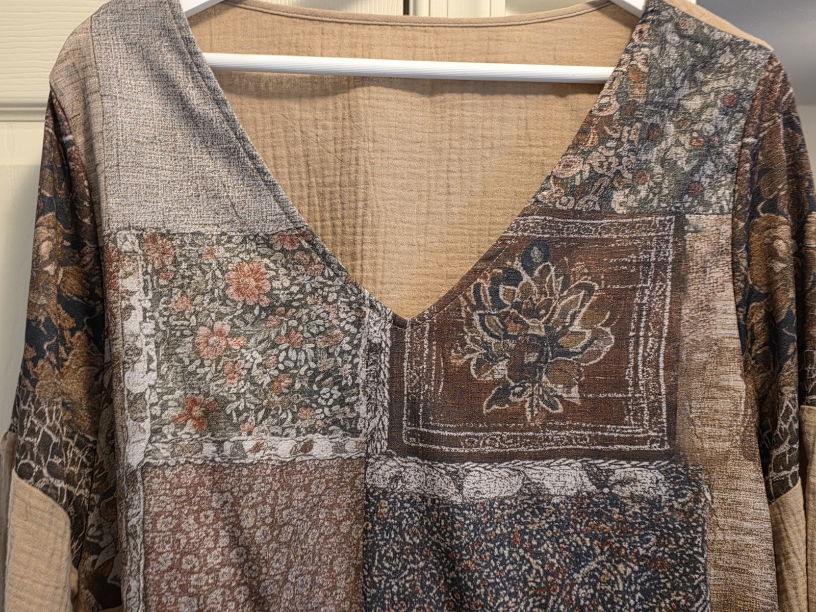 Women’s Bohemian Blouse Patchwork-Like Natural Colors 44″ bust 24″ Dwn Bk NWOT