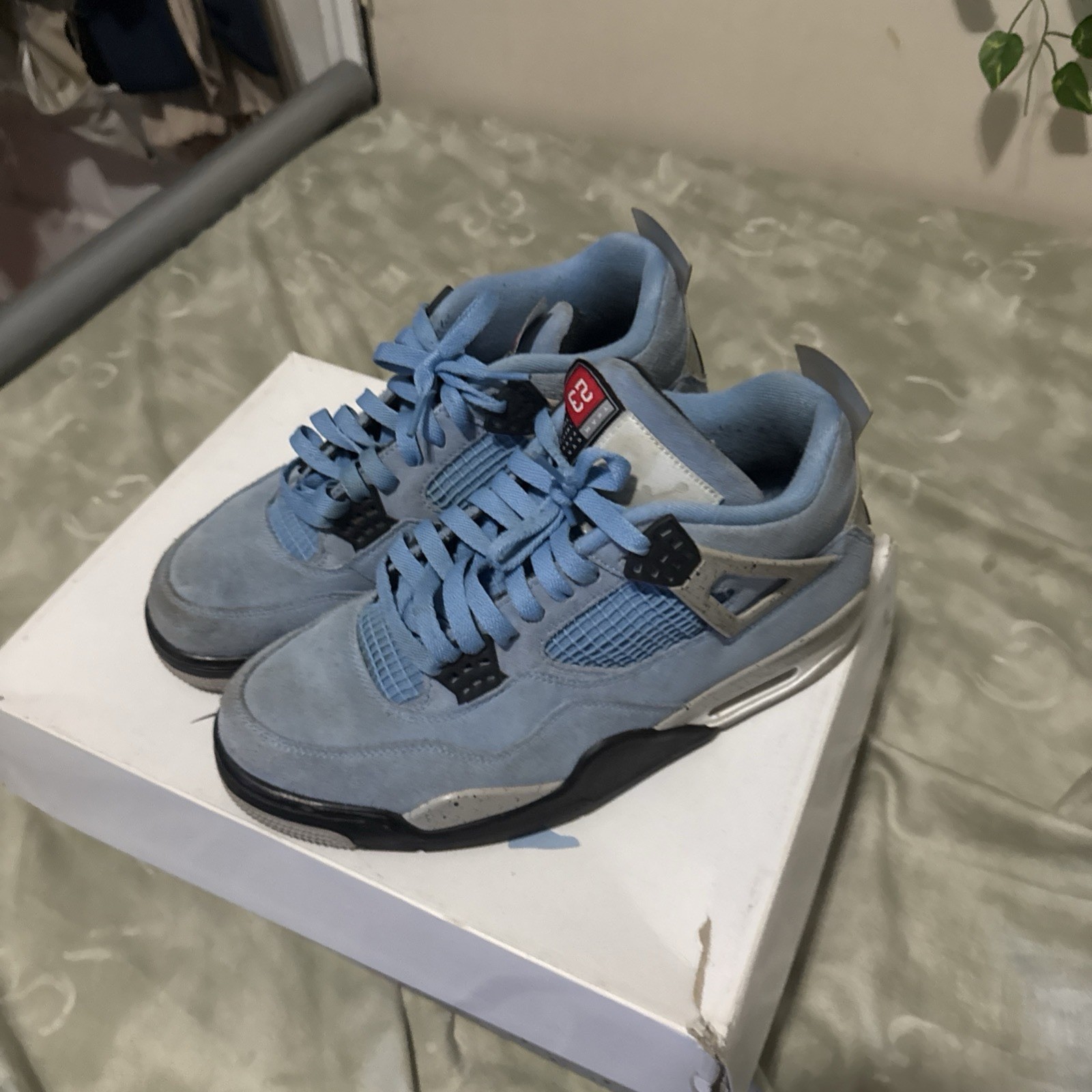 Air Jordan 4 Retro University Blue/Unc, Size 9.5
