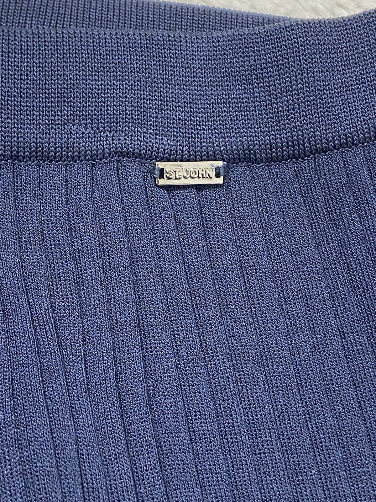 St. John Navy Blue Rayon Blend Stretch Waist Pleated Fabric knitted Large Skirt
