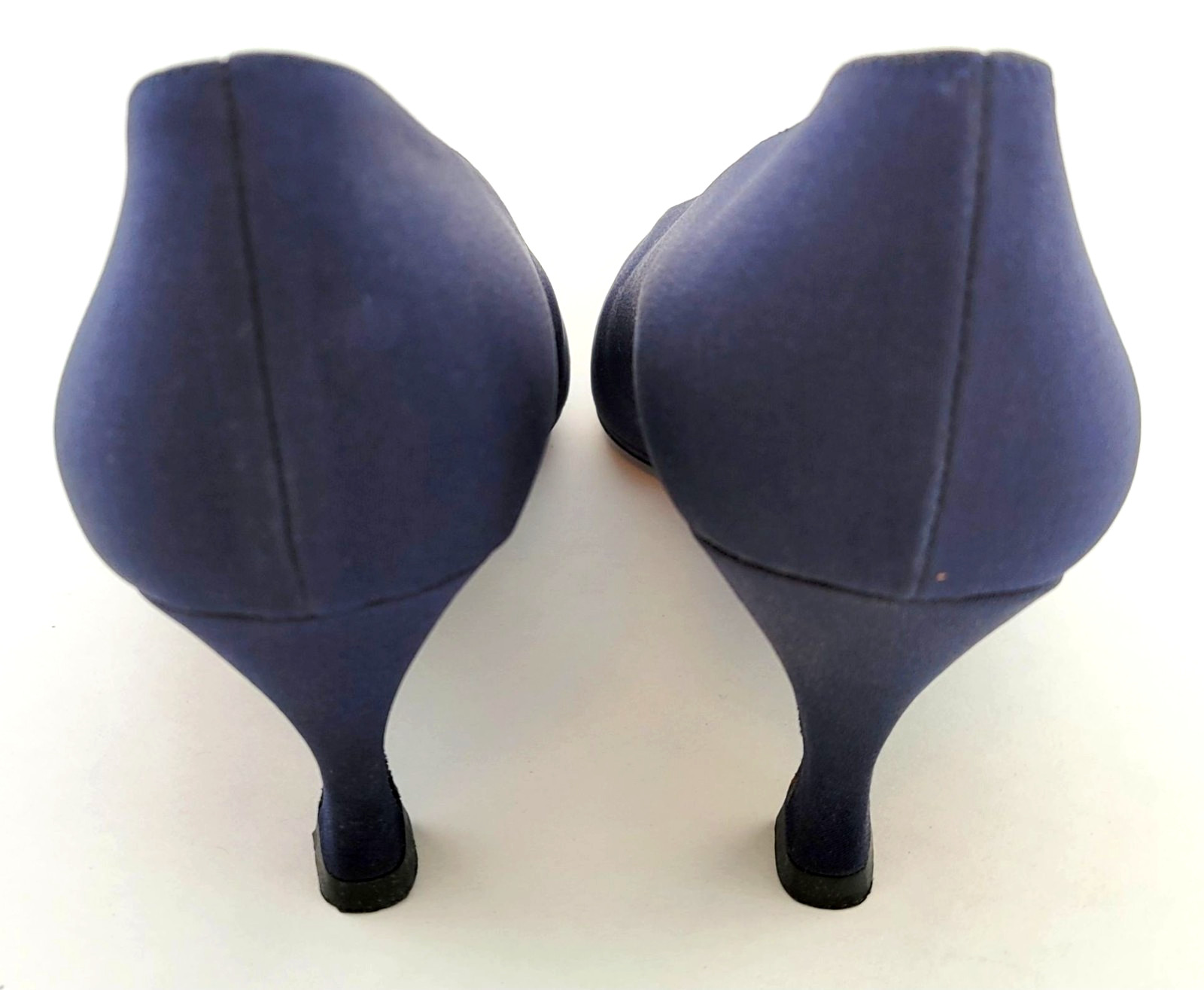 In Box! Vintage Stuart Weitzman Ladies Navy Peau de Soie Mid Heel pumps, Sz 9B/M
