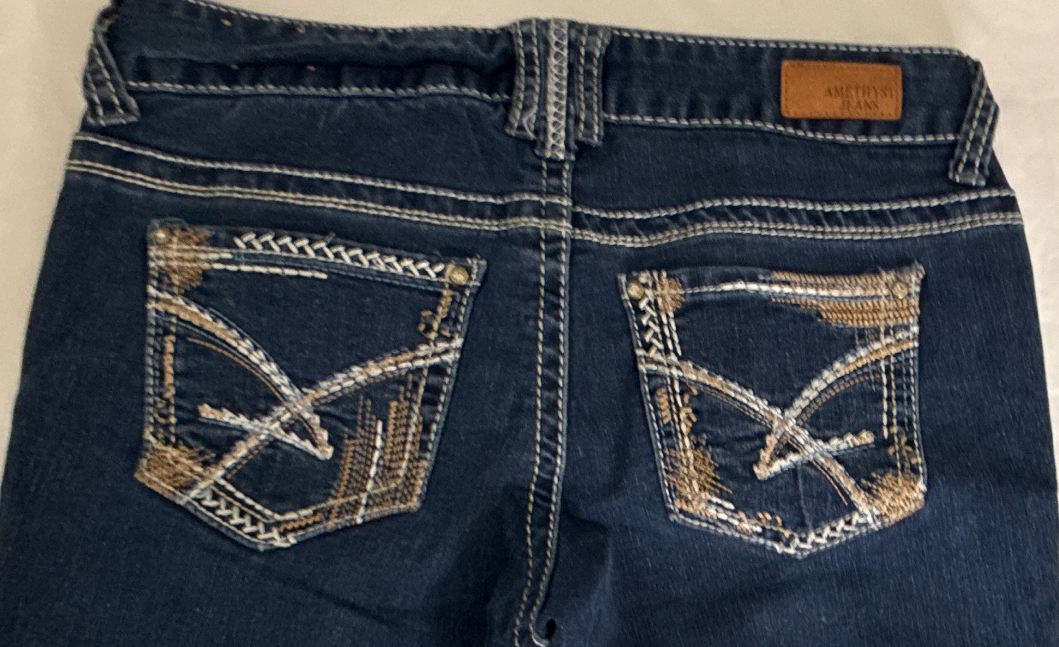 Amethyst Dark Wash Blue Denim Cropped Jeans Women’s Size 3 5-Pocket Embroidered