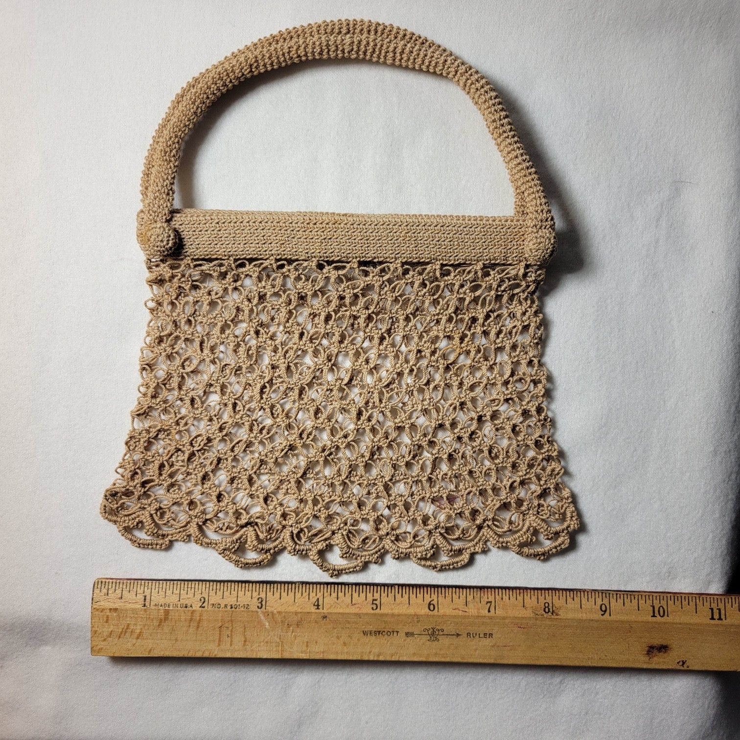 Hand Tatted Vintage Beige Purse, 8.5″ x 8.5″, spring closure in great condition