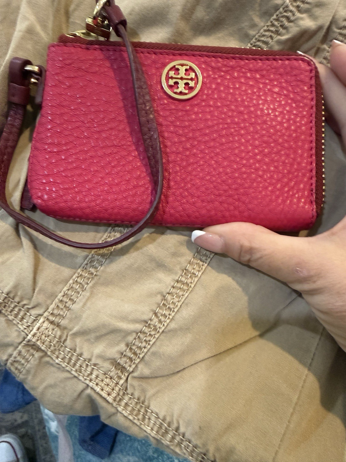Tory Burch Robinson Pebbled Leather Zip Wristlet In Magenta.