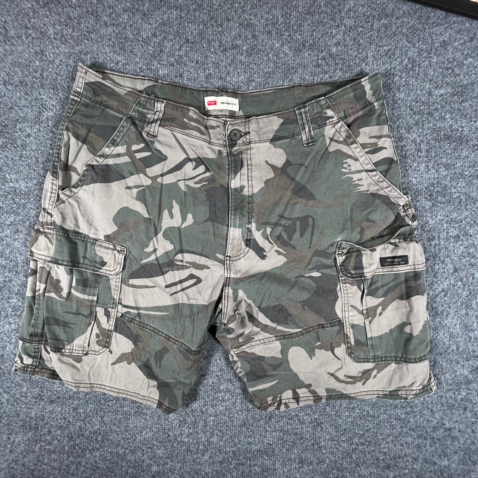 Wrangler Cargo Shorts Mens Size 40 Green Camo Relaxed Fit Stretch Outdoor Casual